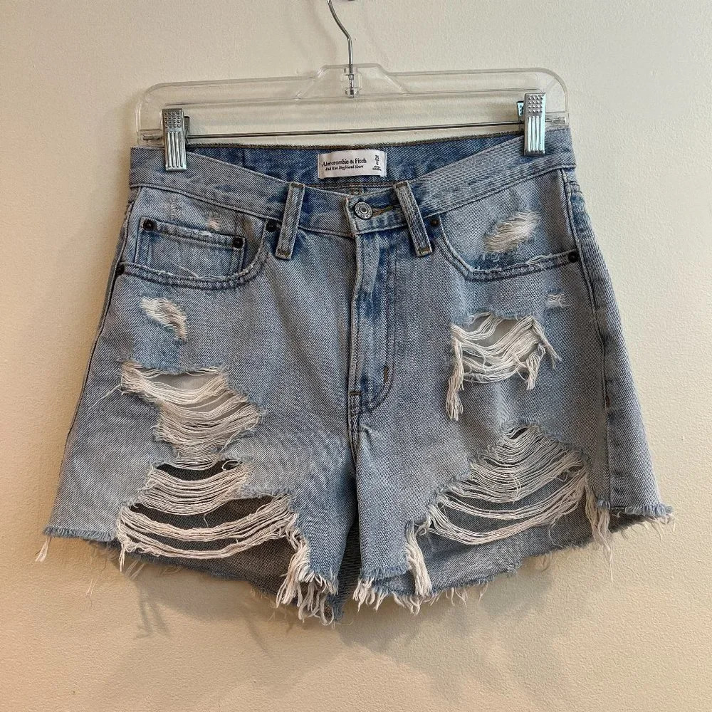 Abercrombie & Fitch Mid Rise Light Wash Boyfriend Distressed Denim Short 25 - Picture 2 of 7